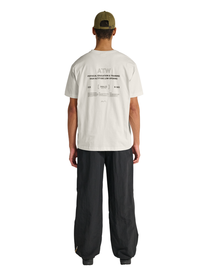 HALO GRAPHIC T-SHIRT, MARSHMALLOW/BLACK, model