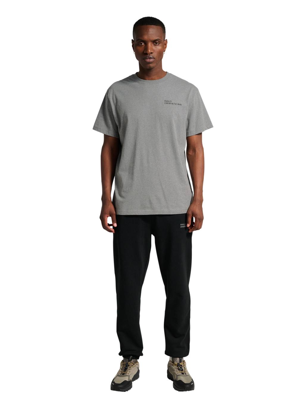 HALO ESSENTIAL SWEATPANTS, BLACK, model
