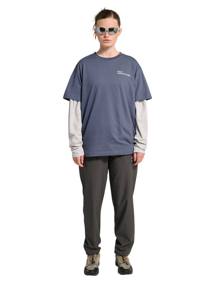 HALO ESSENTIAL T-SHIRT, GRISAILLE, model