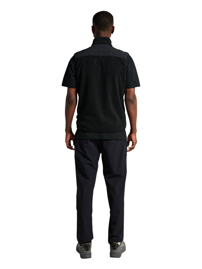 HALO BLOCKED FLEECE VEST, BLACK, model