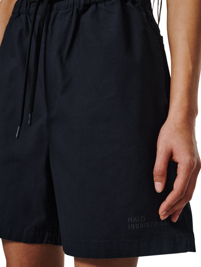 HALO COMMAND SHORTS, BLACK, model